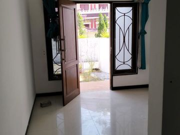 Minimalis Rumah Villa Valensia Selangkah ke Pakuwon Mall