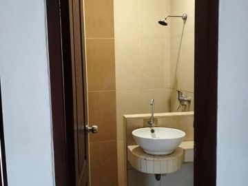 Minimalis Rumah Villa Valensia Selangkah ke Pakuwon Mall