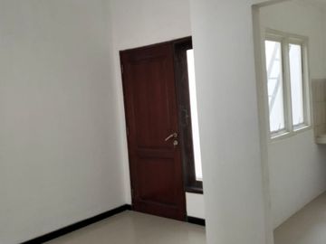 Minimalis Rumah Villa Valensia Selangkah ke Pakuwon Mall