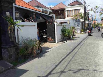 Tanah 200m2, Bonus Rumah 3 kamar tidur dan 2 kamar mandi- Pemogan Densel