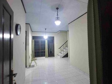 Rumah siap huni, bagus, asri,sangat strategis, dekat toll dan mall