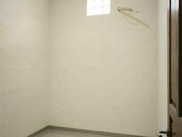 Dijual Rumah SHM 78 M² Siap Huni di Angke Jakarta Barat Dekat Stasiun Angke, Season City Mall & Tol Dalam Kota – Baru Renovasi, Bebas Banjir