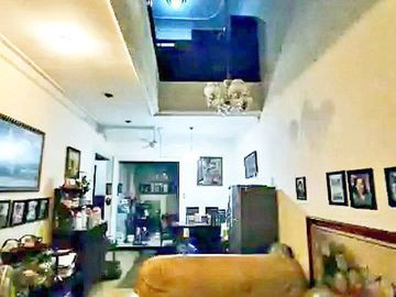 Rumah Dukuh Kupang Kos + Usaha Pojokan (Utara - Timur) , Ada Teras Balkon