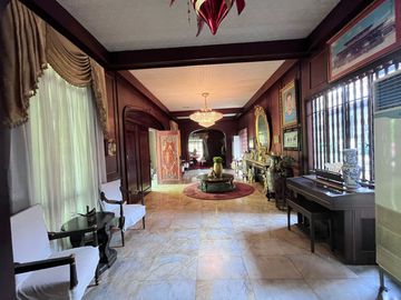DASMARIÑAS VILLAGE 3 BEDROOM OLD HOUSE AND LOT FOR SALE