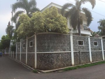 Rare Luxury House Hoek Tebet Jakarta Selatan | 2 Kavling LT 965 m² | 9 Kamar | Potensi Investasi Premium
