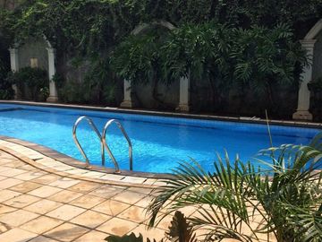 Rare Luxury House Hoek Tebet Jakarta Selatan | 2 Kavling LT 965 m² | 9 Kamar | Potensi Investasi Premium