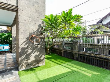 DISEWAKAN VILLA DENGAN 4 KAMAR TIDUR DI KEROBOKAN