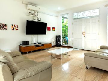 DISEWAKAN VILLA DENGAN 4 KAMAR TIDUR DI KEROBOKAN