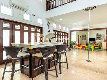 DISEWAKAN VILLA DENGAN 4 KAMAR TIDUR DI KEROBOKAN