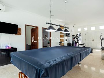 DISEWAKAN VILLA DENGAN 4 KAMAR TIDUR DI KEROBOKAN
