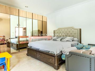 DISEWAKAN VILLA DENGAN 4 KAMAR TIDUR DI KEROBOKAN