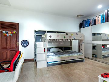 DISEWAKAN VILLA DENGAN 4 KAMAR TIDUR DI KEROBOKAN