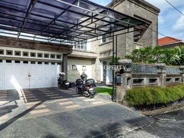 DISEWAKAN VILLA DENGAN 4 KAMAR TIDUR DI KEROBOKAN