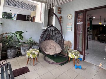 Disewakan Rumah Fully Furnished 3KT di Emerald Bintaro Sektor 9, Tangerang Selatan