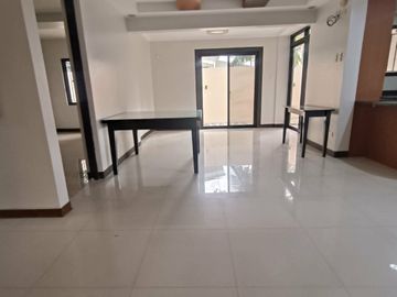 FOR LEASE | TAHANAN VILLAGE, PARAÑAQUE
