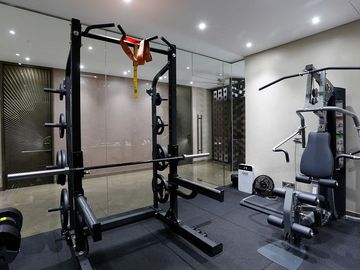 Ss.3872 - Murah !! Dijual Rumah Hook Luas 540 mtr Mewah LUX Ada Pool dan Gym Hadap Timur Selatan di Villa Permata Gading