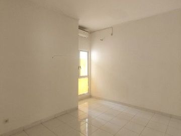 Rumah Berkanopi Uk 8X17 dan 2 AC di Suvarna Sutera Tangerang 1KA0002J