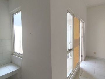 Rumah Berkanopi Uk 8X17 dan 2 AC di Suvarna Sutera Tangerang 1KA0002J