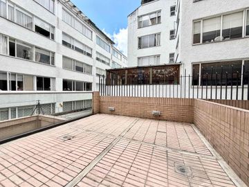 Exclusivo apartaestudio en venta en El Virrey con amplias terrazas privadas