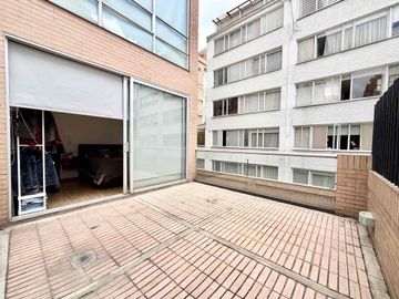 Exclusivo apartaestudio en venta en El Virrey con amplias terrazas privadas