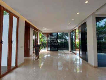 Rumah 2 Lantai Di Mega Kuningan Jakarta Selatan