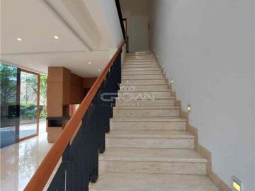 Rumah 2 Lantai Di Mega Kuningan Jakarta Selatan