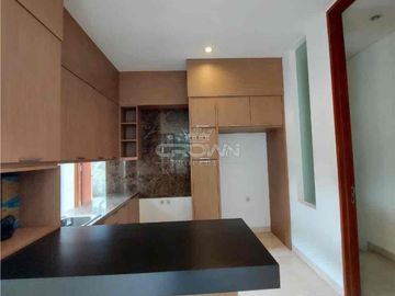 Rumah 2 Lantai Di Mega Kuningan Jakarta Selatan