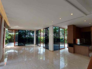 Rumah 2 Lantai Di Mega Kuningan Jakarta Selatan