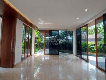Rumah 2 Lantai Di Mega Kuningan Jakarta Selatan