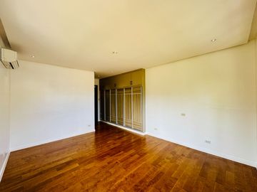 5 Bedrooms Modern 3 Storey Mediterranean House and Lot for Sale in Portofino South