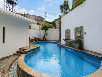 Sewa Rumah Luas dengan Swimming Pool di Bintaro Jaya Dekat Bintaro Xchange BTC 18000 GB