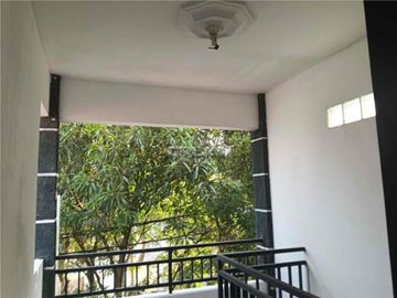 Rumah 1,5 Lantai di Bekasi Dekat Summarecon Mal