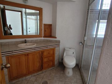 VENTA DE BONITA CASA EN LOMAS DE VALLE ESCONDIDO