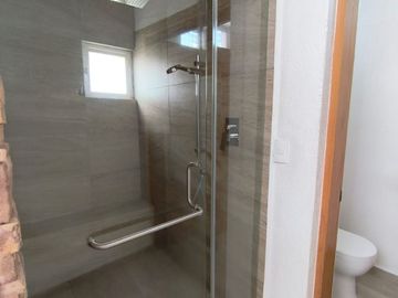 VENTA DE BONITA CASA EN LOMAS DE VALLE ESCONDIDO