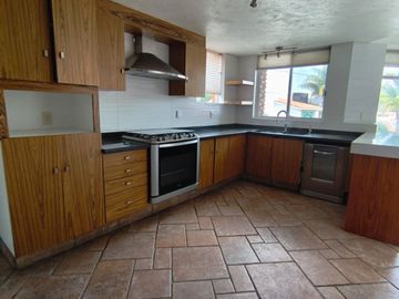 VENTA DE BONITA CASA EN LOMAS DE VALLE ESCONDIDO