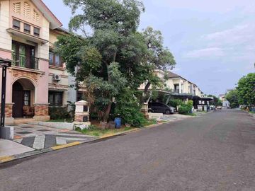 Rumah dengan Keamanan Baik di Cluster Pasadena, Modernland