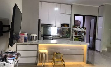 Dijual 2 Rumah Gandeng Full Furnished di Cluster Burgundy, Summarecon Bekasi