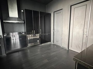PENTHOUSE TRUMP TOWER KALAYAAN BEL-AIR MAKATI
