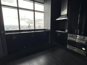 PENTHOUSE TRUMP TOWER KALAYAAN BEL-AIR MAKATI