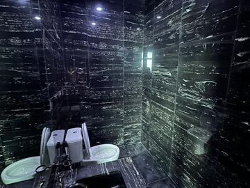 PENTHOUSE TRUMP TOWER KALAYAAN BEL-AIR MAKATI