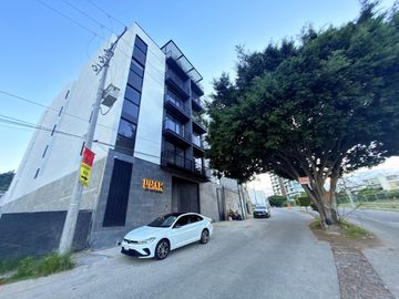 RENTA DE LOFT AMUEBLADO NUEVO FRENTE A LA SALLE