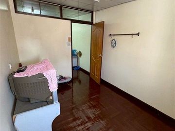 Commercial building, 3 floors, 17 sq m, commercial building, Soi Charansanitwong 26, Charansanitwong Road, Itsaraphap Road, Bangkok Noi District. Bang