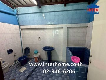 Commercial building, 3 floors, 17 sq m, commercial building, Soi Charansanitwong 26, Charansanitwong Road, Itsaraphap Road, Bangkok Noi District. Bang