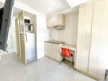 5-Storey Commercial Building for Sale with an Elevator in San Lorenzo, Makati City