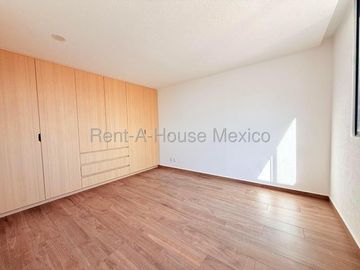 RENTA - Altos de Juriquilla. Departamento de 2 niveles con roof garden y 2 recámaras
