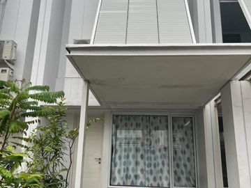 Dijual Rumah Compact 2 Lantai Full Furnished Siap Huni di Tabebuya BSD Dekat Q-Big & Akses Tol