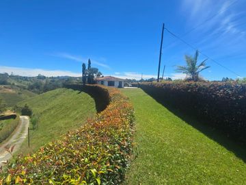 SE VENDE CASA CAMPESTRE EN RIO NEGRO
