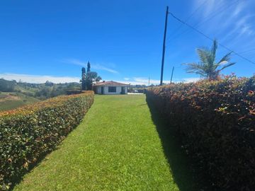 SE VENDE CASA CAMPESTRE EN RIO NEGRO