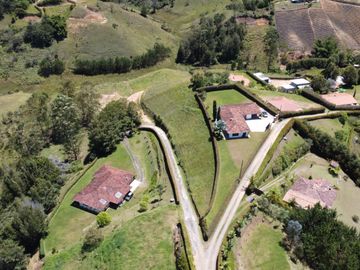 SE VENDE CASA CAMPESTRE EN RIO NEGRO