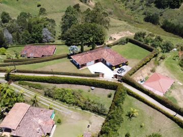 SE VENDE CASA CAMPESTRE EN RIO NEGRO